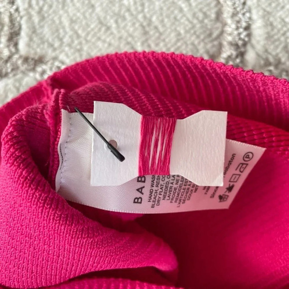 Aritzia Babaton  Sculpt Knit Off Shoulder Top Eros Pink Size Medium NWT - Picture 9 of 10